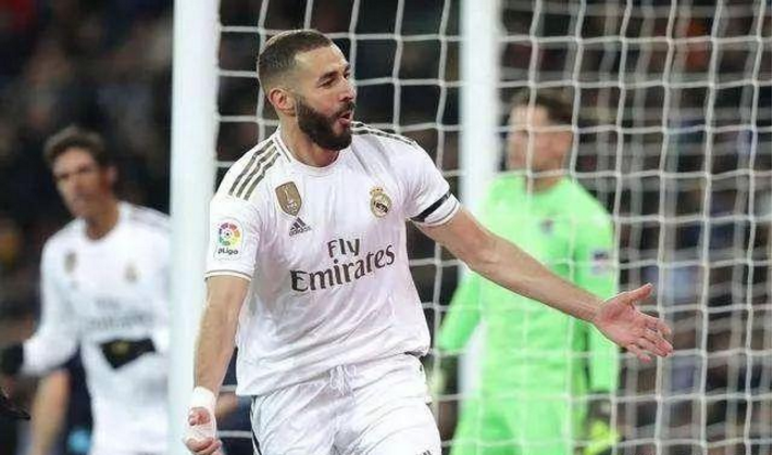 九游sports-国王杯倒计时，阿贾克斯清晨防线松动，细节引发关注，底气十足，更衣室氛围转暖-九游sports